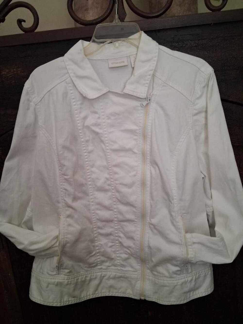 Chico's white denim full zip front jean jacket in Size 3/XL/16
